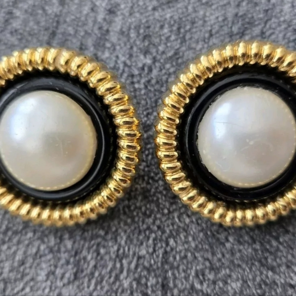 Vintage 80s Authenticated Chanel Gold Tone Faux Pearl Round Clip On Earrings/COA